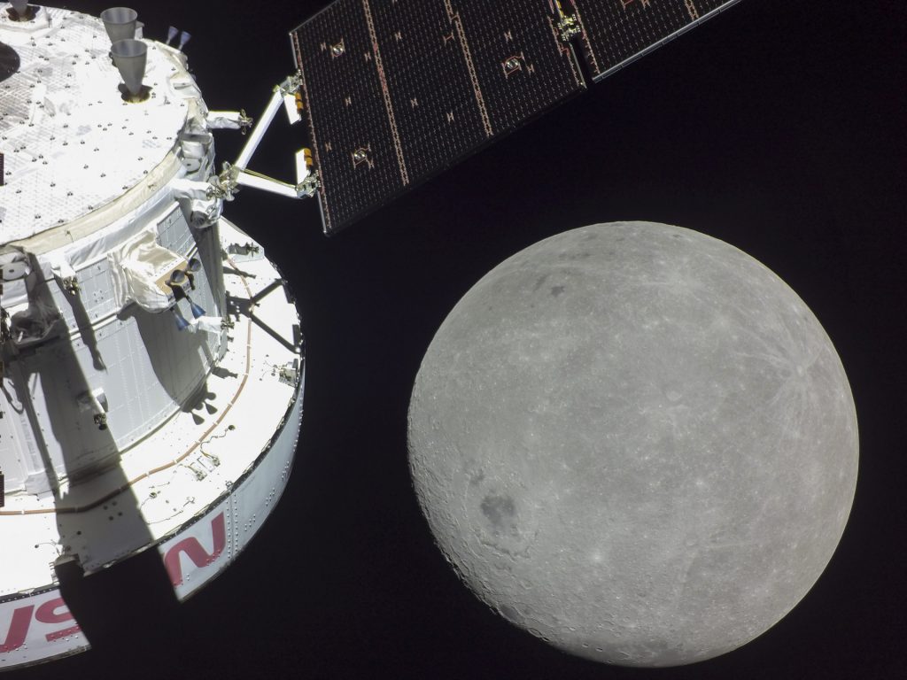 Orión abandona este jueves su órbita lunar retrógada e inicia su retorno