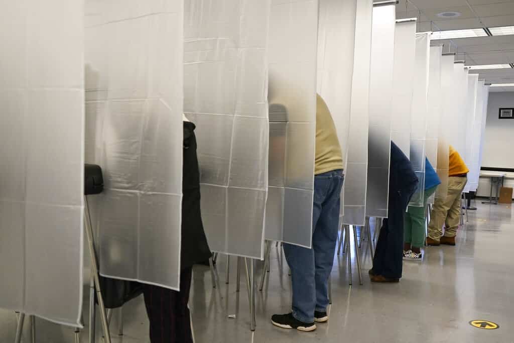 Organismo electoral contabiliza más de 45 millones de votos anticipados en EEUU