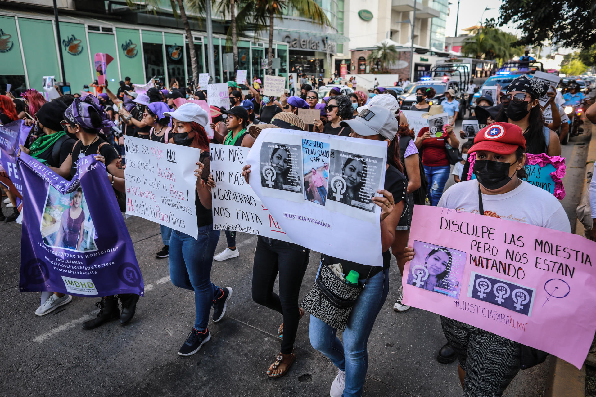 Con marchas piden en América eliminar la violencia contra las mujeres