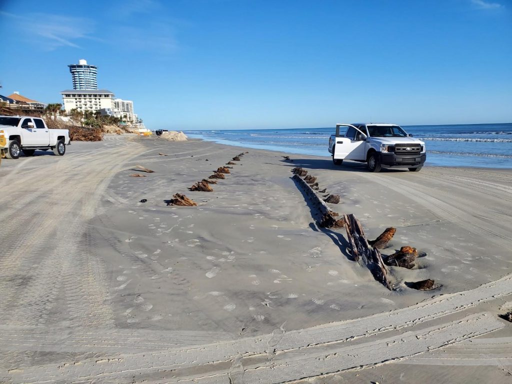 (+Foto) Este es el misterioso objeto que apareció en una playa de Daytona Beach