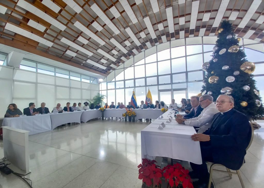 Finalizó en Caracas la primera ronda de negociaciones de paz entre el Gobierno de Colombia y el ELN