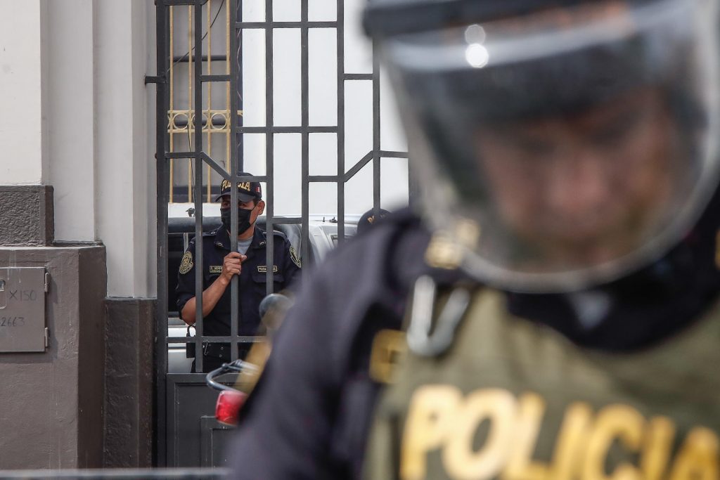 Pedro Castillo, detenido por la Policía tras ser destituido por el Congreso