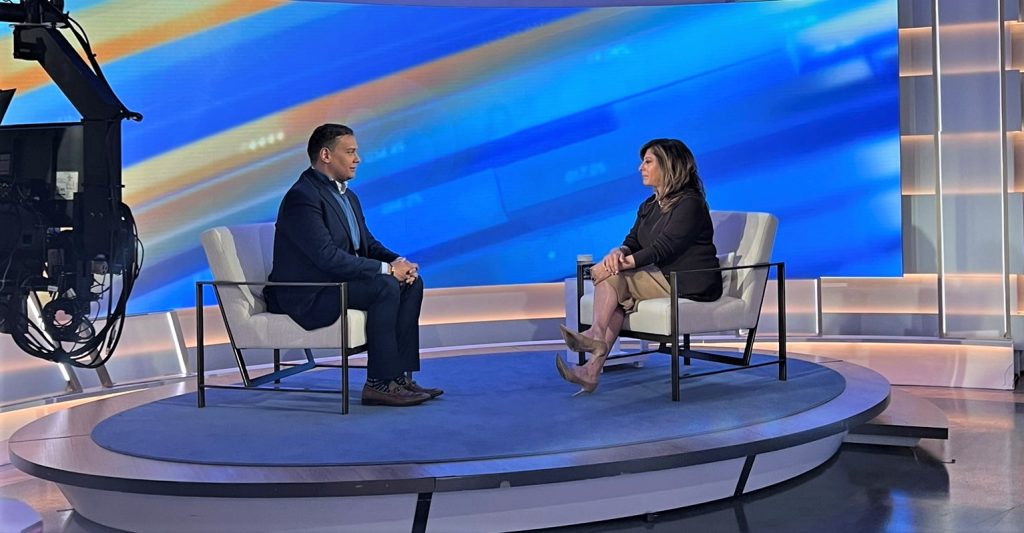 Congresista electo de EEUU admite que mintió sobre trabajo y estudios