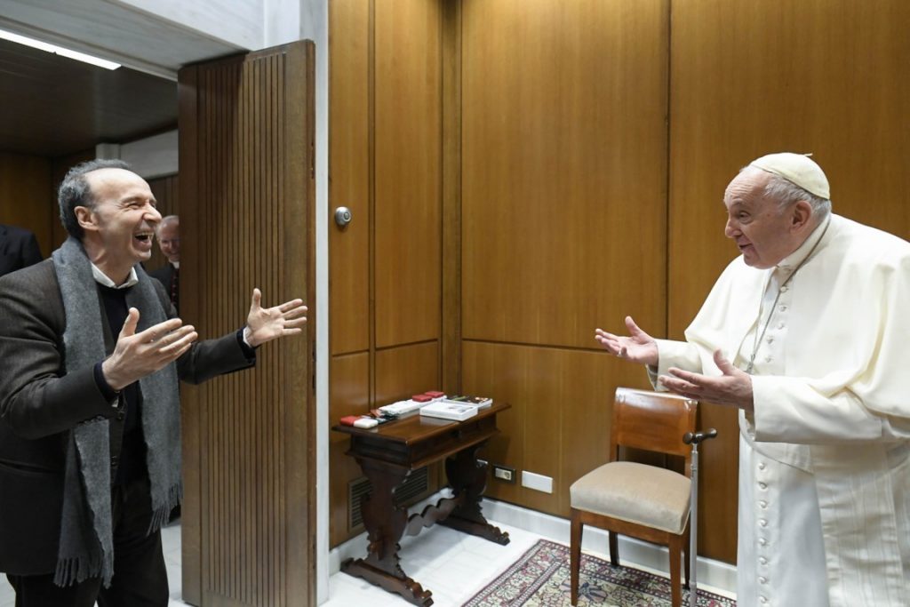 Así fue el encuentro entre el papa Francisco y Roberto Benigni
