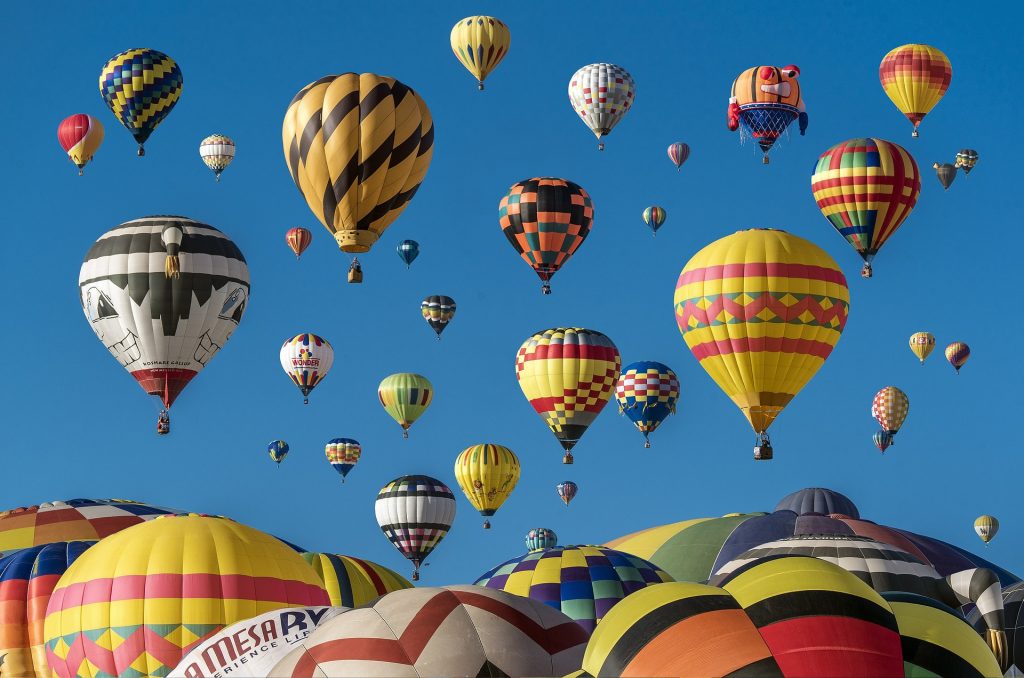 Globos aerostáticos volarán por los Andes ecuatorianos en la Mitad del Mundo