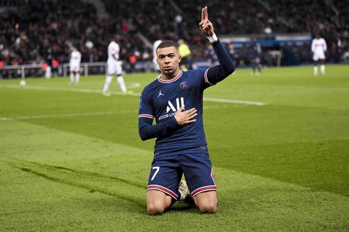 Mbappé esconde la cerveza