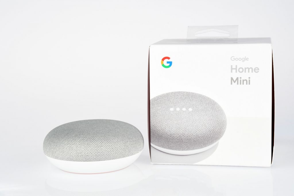 Un error en los altavoces de Google Home permitió controlarlos en remoto y espiar conversaciones de sus usuarios