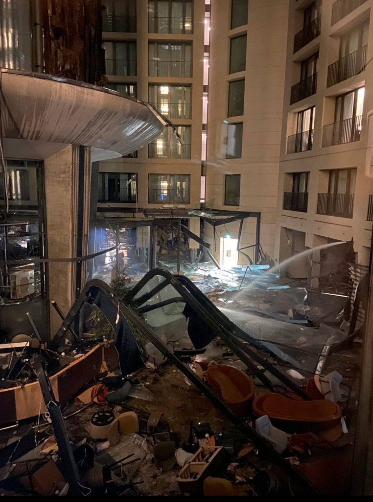 Descartan peligro de derrumbe del hotel donde reventó el acuario en Berlín