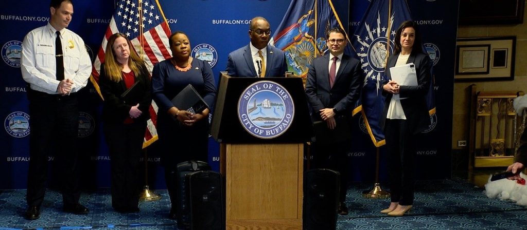 Ciudad de Buffalo demandó a unos 30 fabricantes y distribuidores de armas de fuego