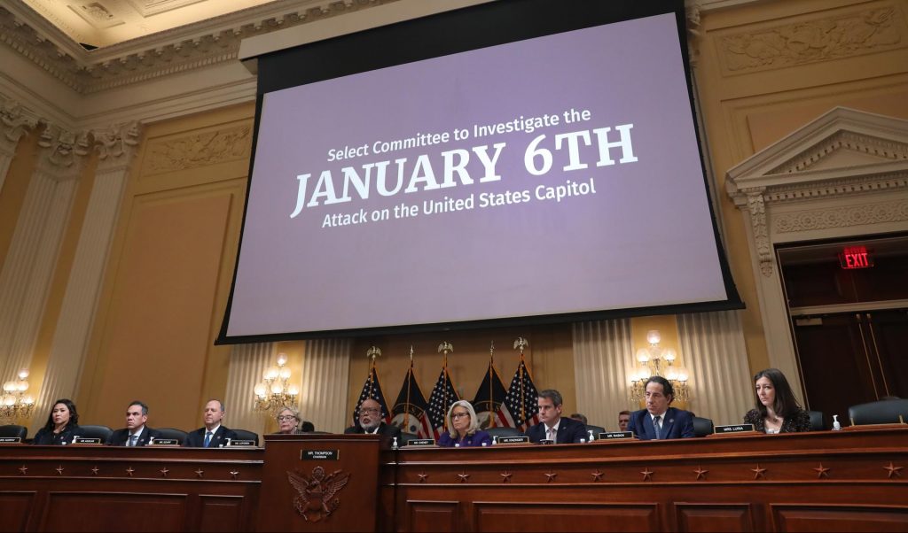 El comité pide al Departamento de Justicia imputar a Trump por el asalto al Capitolio