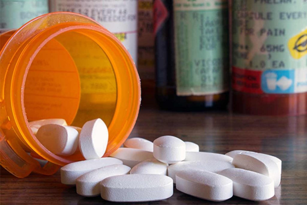 Gobiernos locales de Florida demandan a consultora involucrada en crisis de opioides de EEUU
