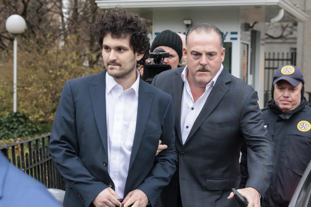 Bankman-Fried, fundador de FTX, obtiene la libertad condicional tras el pago de fianza de US $250 millones
