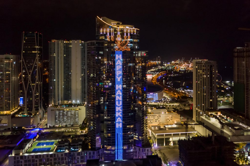 Miami celebra Janucá con una animación digital y luces en un edificio
