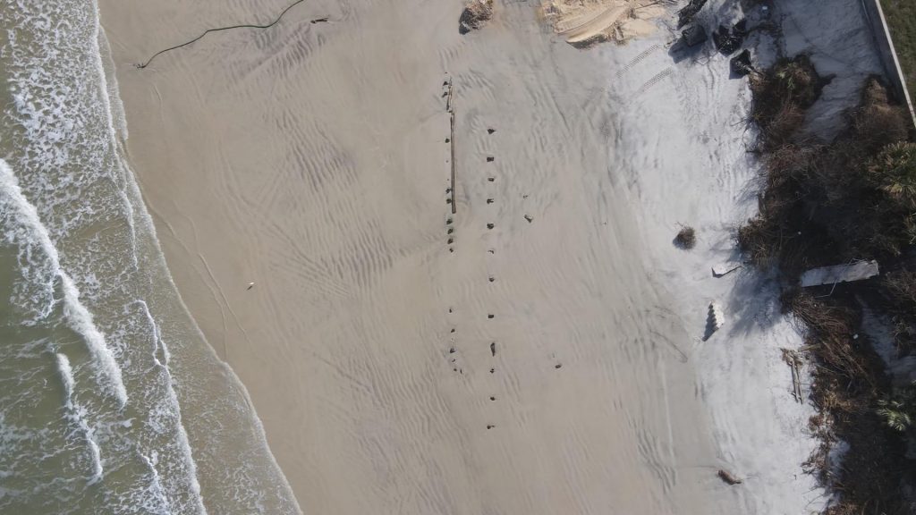 (+Foto) Este es el misterioso objeto que apareció en una playa de Daytona Beach