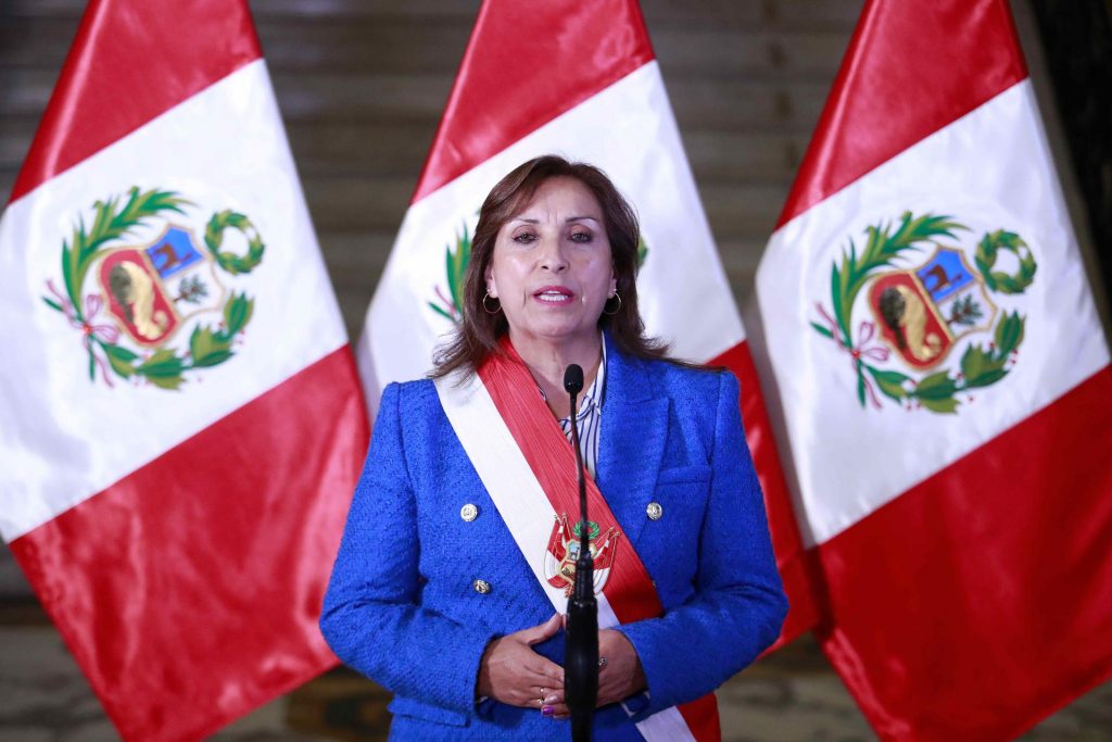 La presidenta de Perú propone un adelanto de elecciones para diciembre de 2023