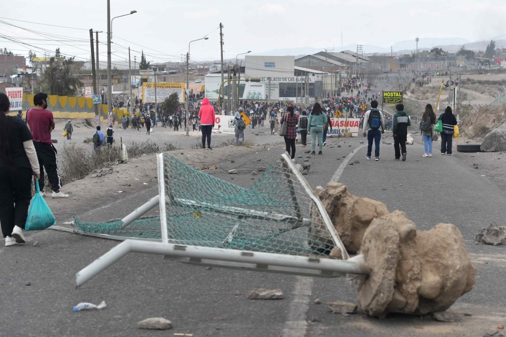 4 muertos durante protestas en Perú en reclamo de adelanto de elecciones luego del golpe de estado de Castillo