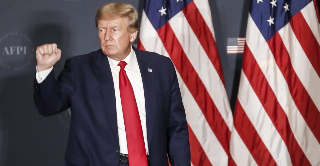 Trump pide al Congreso actuar y convertir en ley federal su política migratoria, incluyendo el Título 42
