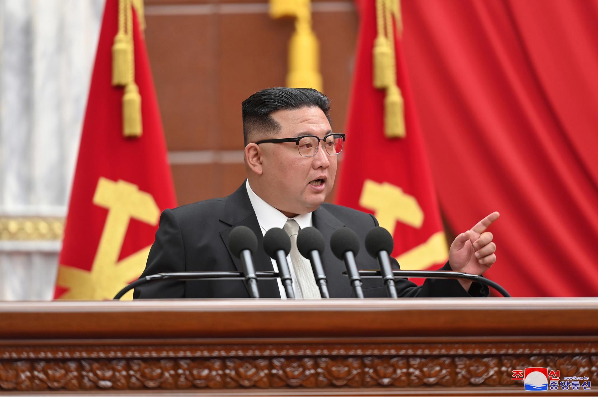 Kim Jong-un habla de la necesidad de incrementar sus armas tácticas nucleares