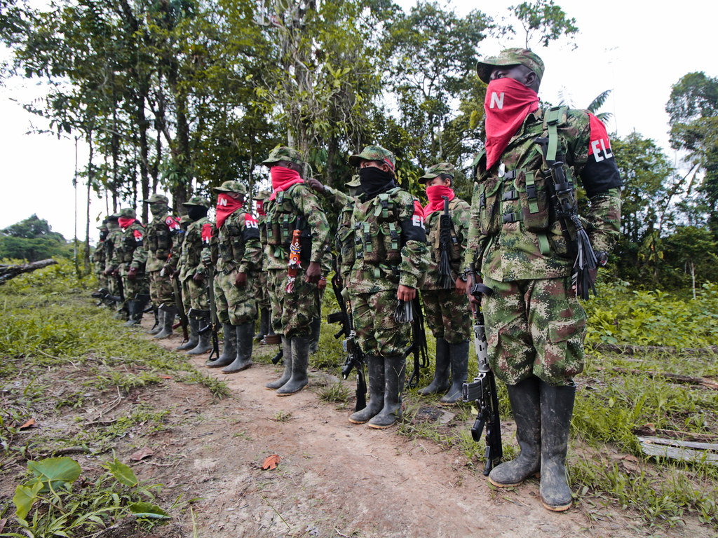 Gobierno colombiano suspende decreto de cese bilateral con el ELN y le pide una tregua