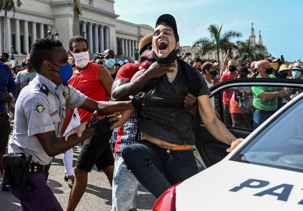 Condenan a hasta 15 años de cárcel a 9 manifestantes del 11J en Cub