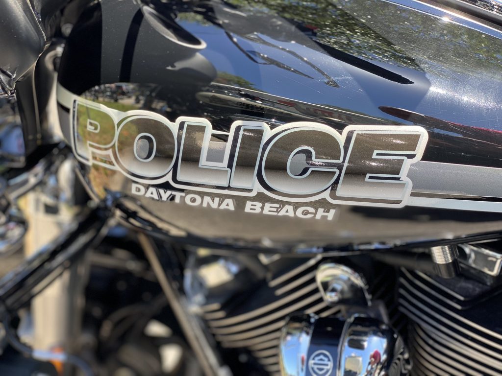 Policía de Daytona Beach arrestó a la mujer que asesinó a su esposo en AdventHealth y descubrió por qué lo hizo
