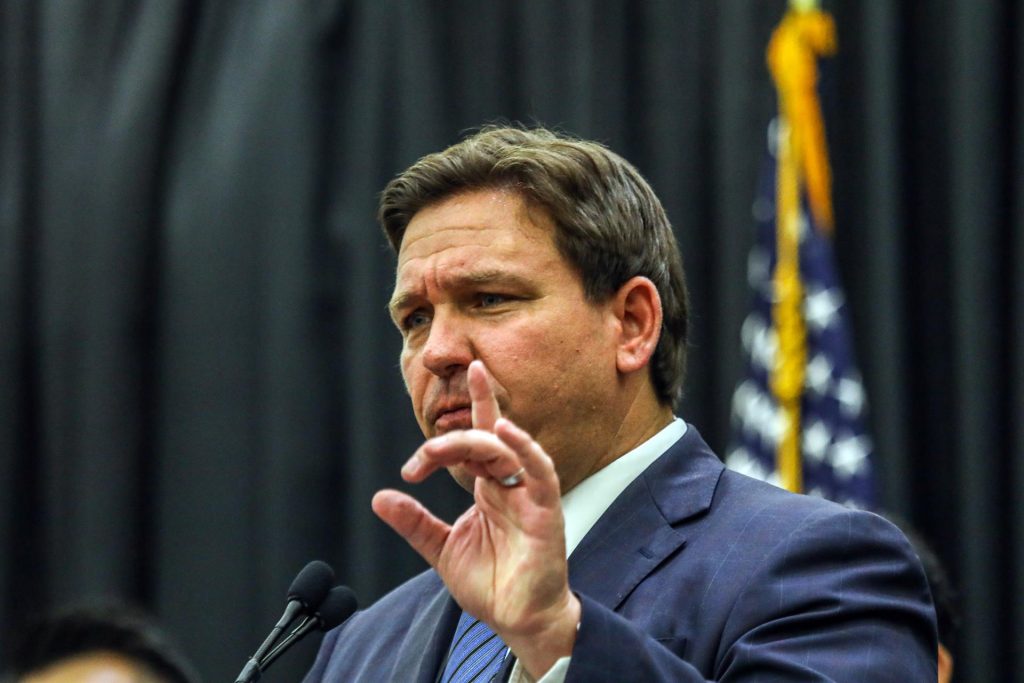 DeSantis anuncia plan de empoderamiento para los maestros