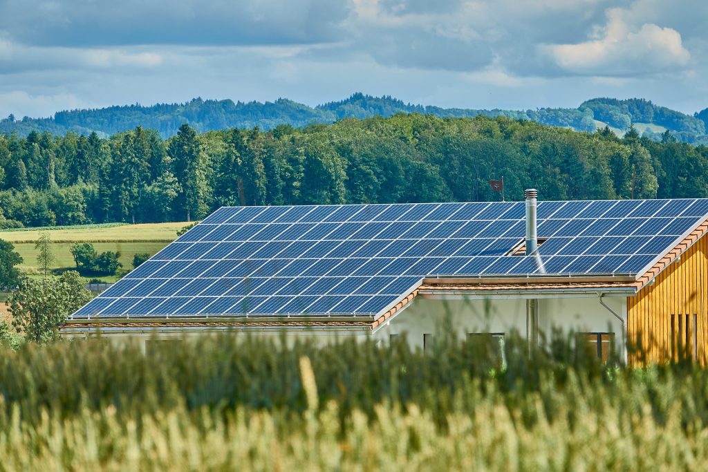 Empresa de Miami Enfinity Global compra 28 plantas solares en EEUU