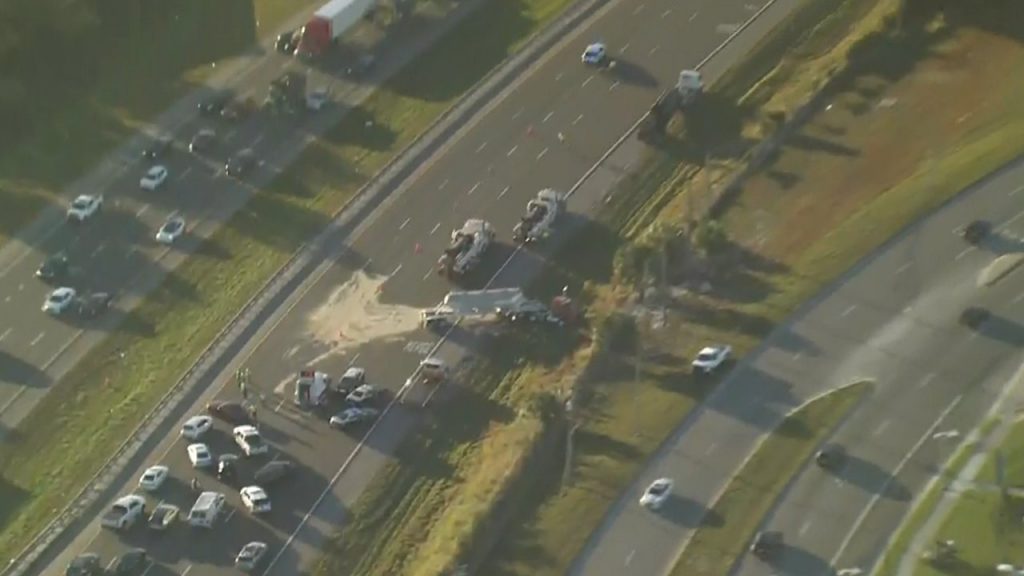 Choque de 2 semirremolques en Orlando obligó a cerrar la I-4