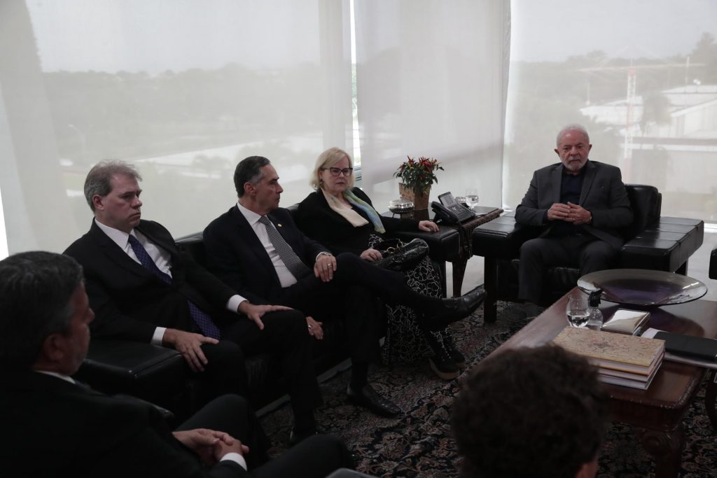 Lula y los poderes Legislativo y Judicial pidieron mantener la serenidad