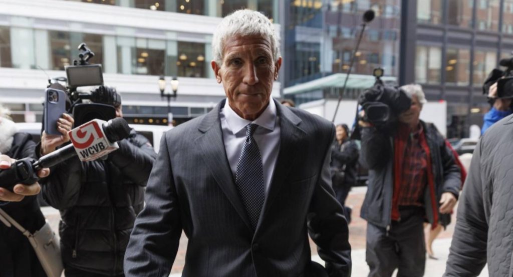Condenan a "Rick" Singer, responsable de sobornos a universidades en EEUU