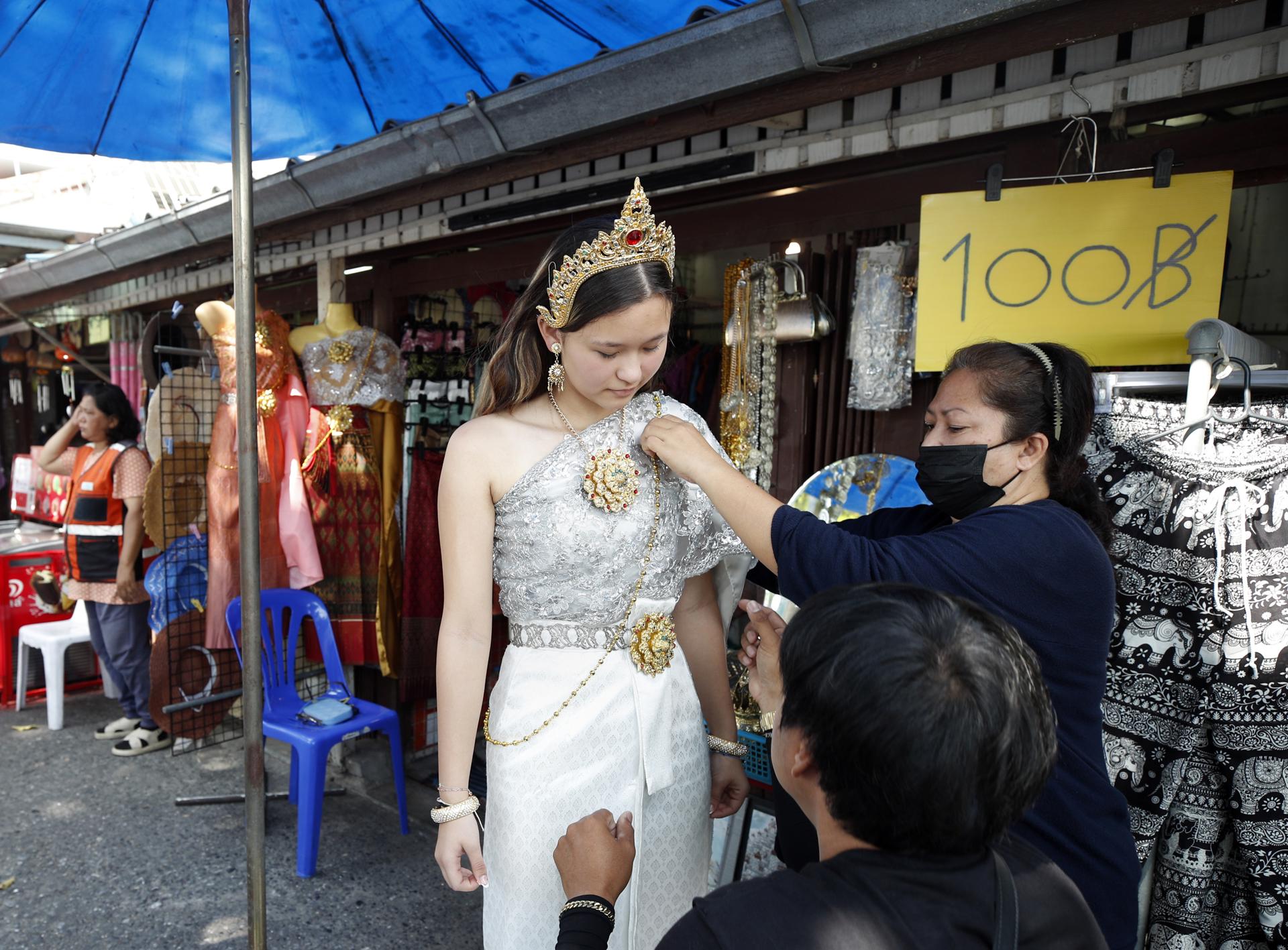 Estudiantes de Tailandia no están conformes con la nueva regla de peinados