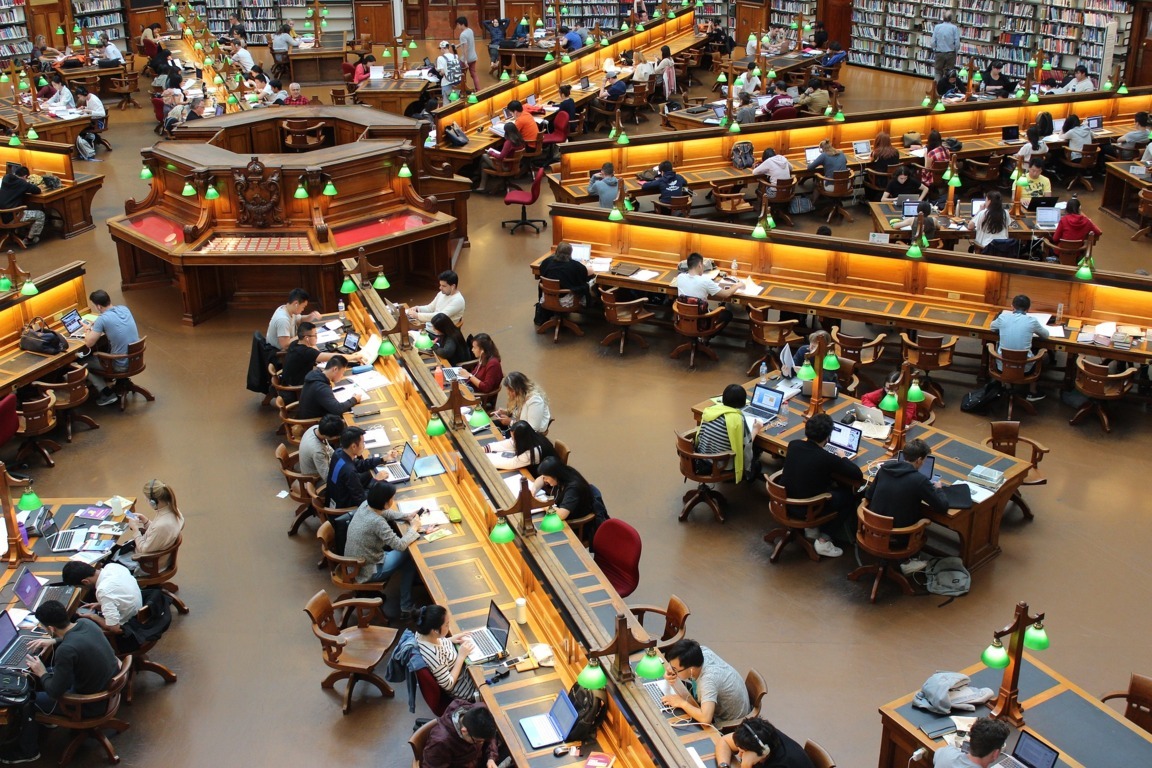 Famosa universidad francesa prohibió ChatGPT