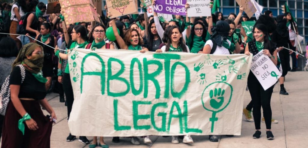 El aborto legal, la bandera de lucha de las mujeres de América Latina en 2022