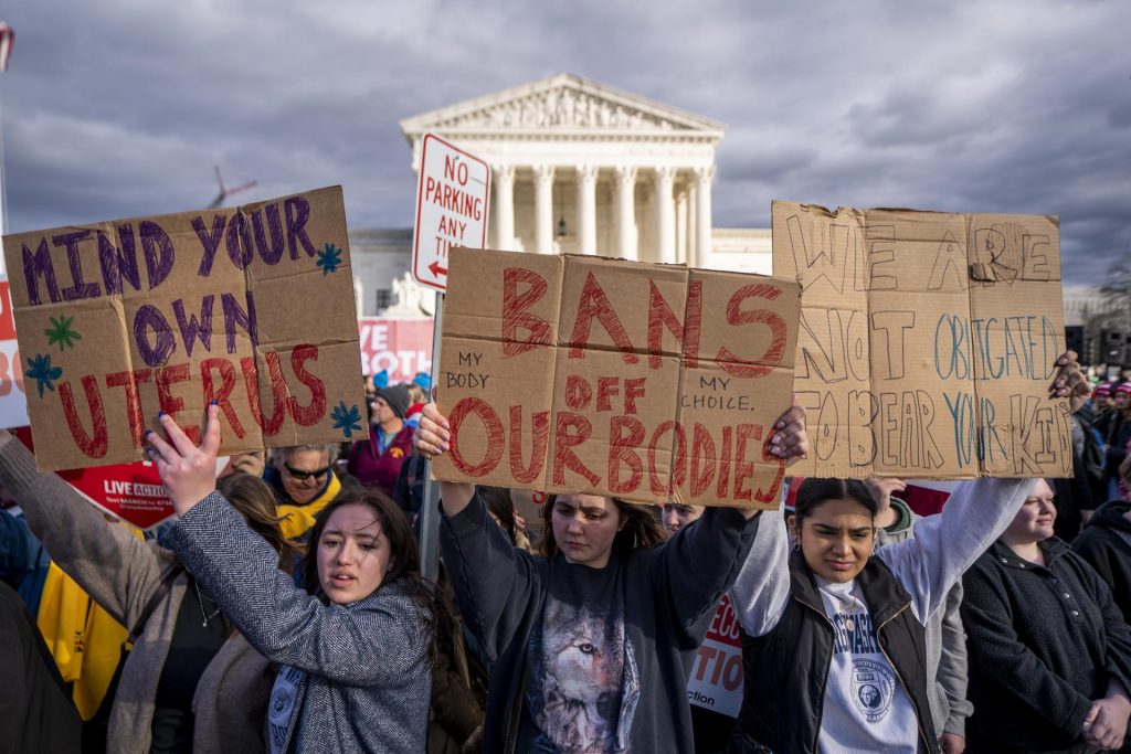 Detractores del aborto protestan en EEUU y avisan: "La lucha no ha acabado"