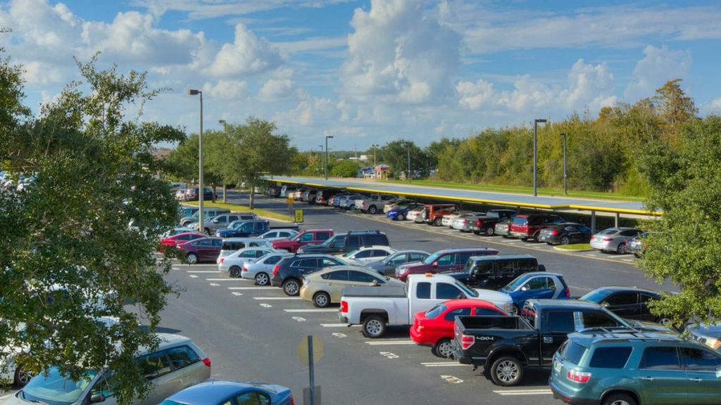 Nueva foto muestra al sospechoso del robo de un auto en el Aeropuerto de Orlando