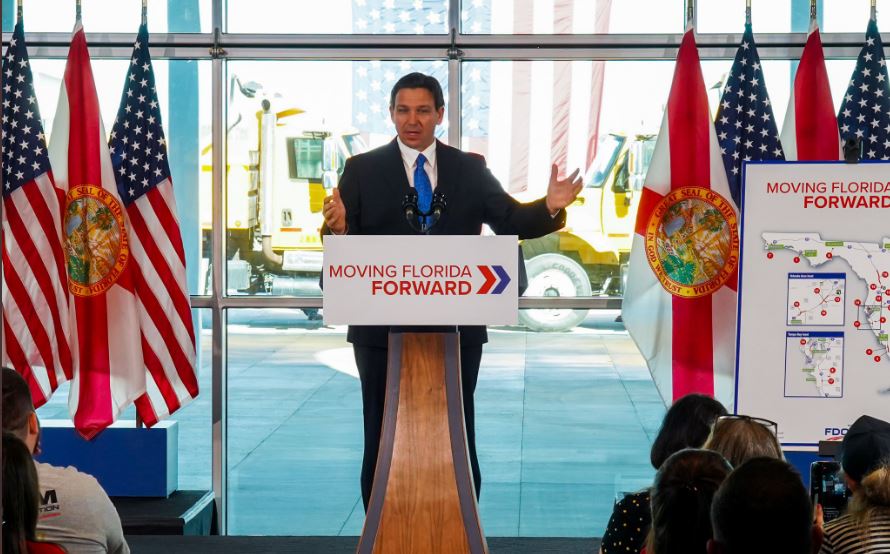 DeSantis anuncia plan para construir 20 carreteras interestatales en los próximos 4 años