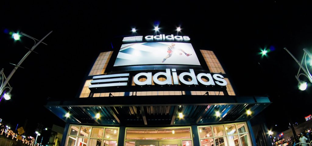 Adidas podría perder € 700 millones en 2023 por romper con Kayne West