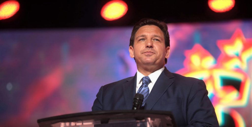 Aprueban proyecto en Florida para reubicar migrantes en otros estados