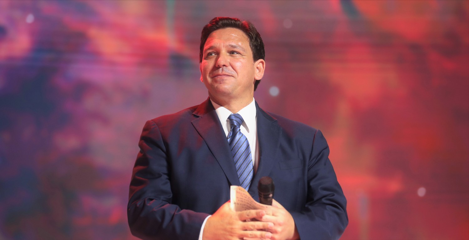 Avanza proyecto en Florida para reubicar migrantes en otros estados de EEUU