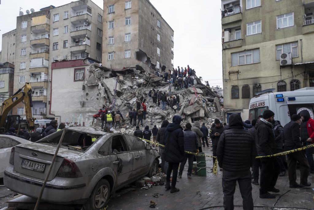 Biden ofrece toda la asistencia necesaria a Turquía y Siria tras el potente terremoto