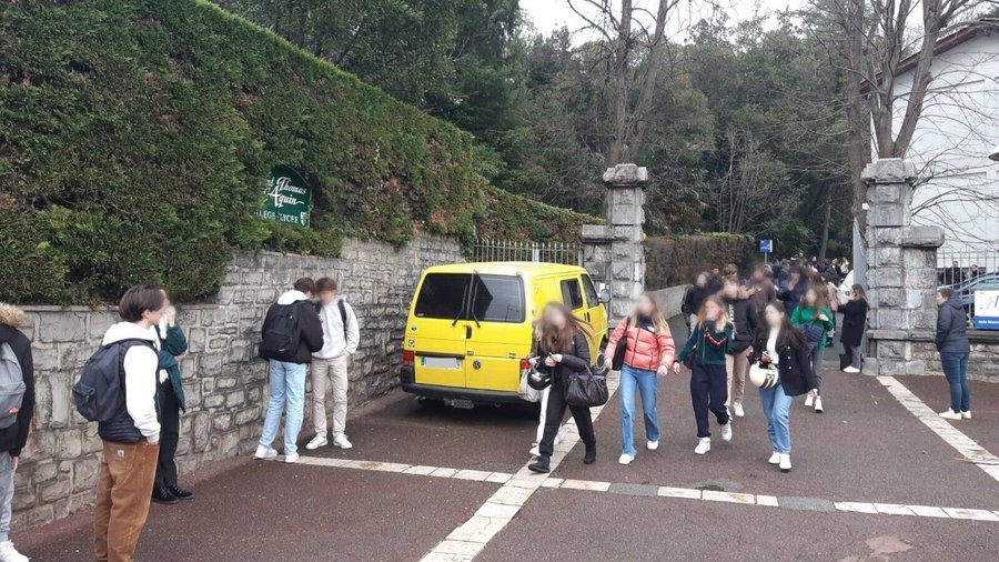 Un alumno apuñala de muerte a su maestra de español en el País Vasco francés