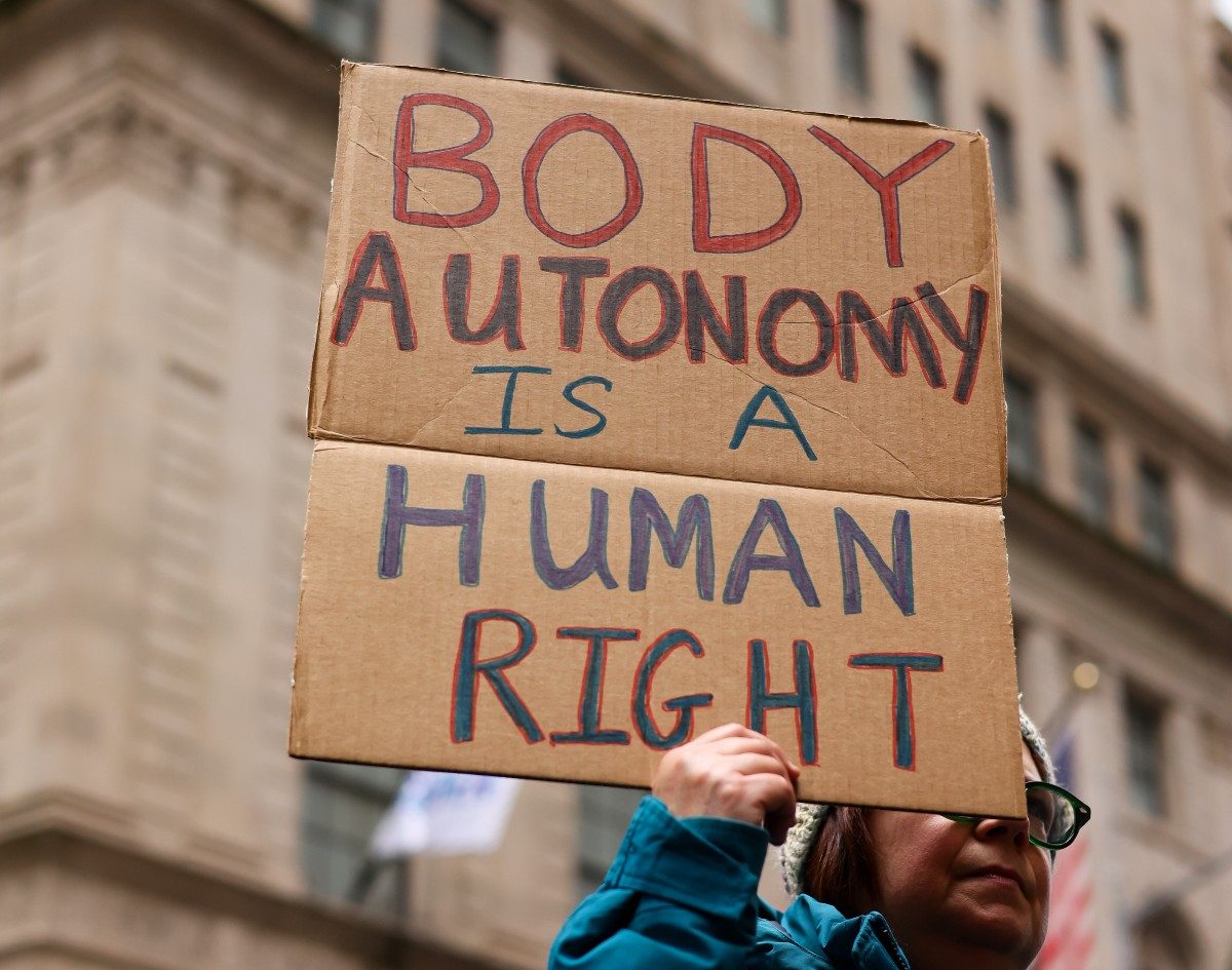 HRW acusa a Florida de limitar el aborto en menores con un proceso judicial engorroso, traumático y arbitrario