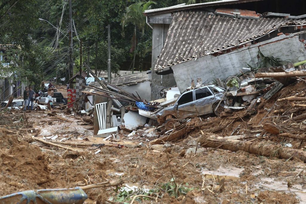 (+Videos) Lluvias en el litoral de Sao Paulo dejan 44 muertos