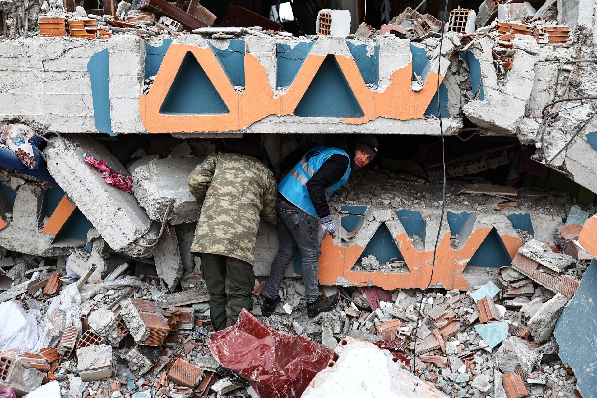 Muertos por los terremotos en Turquía y Siria sobrepasan los 11 mil