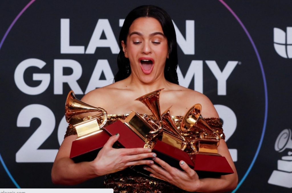 Rosalía gana el Grammy a mejor álbum latino alternativo por Motomami