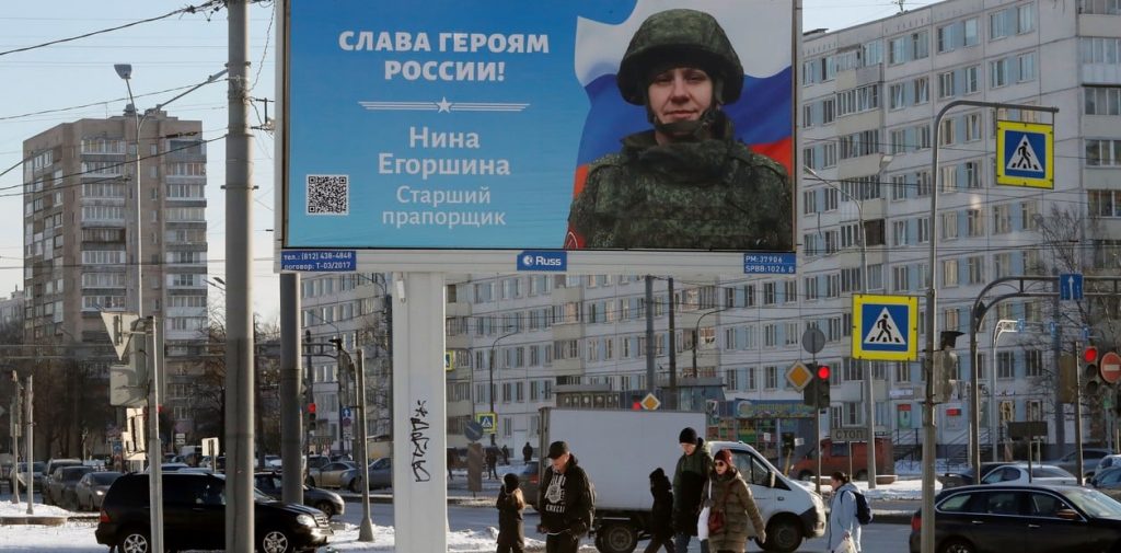 Rusia crea brigadas de agitación y propaganda para levantar ánimo a la tropa
