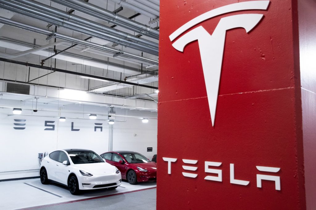 Tesla despide a docenas de empleados tras el intento de crear un sindicato