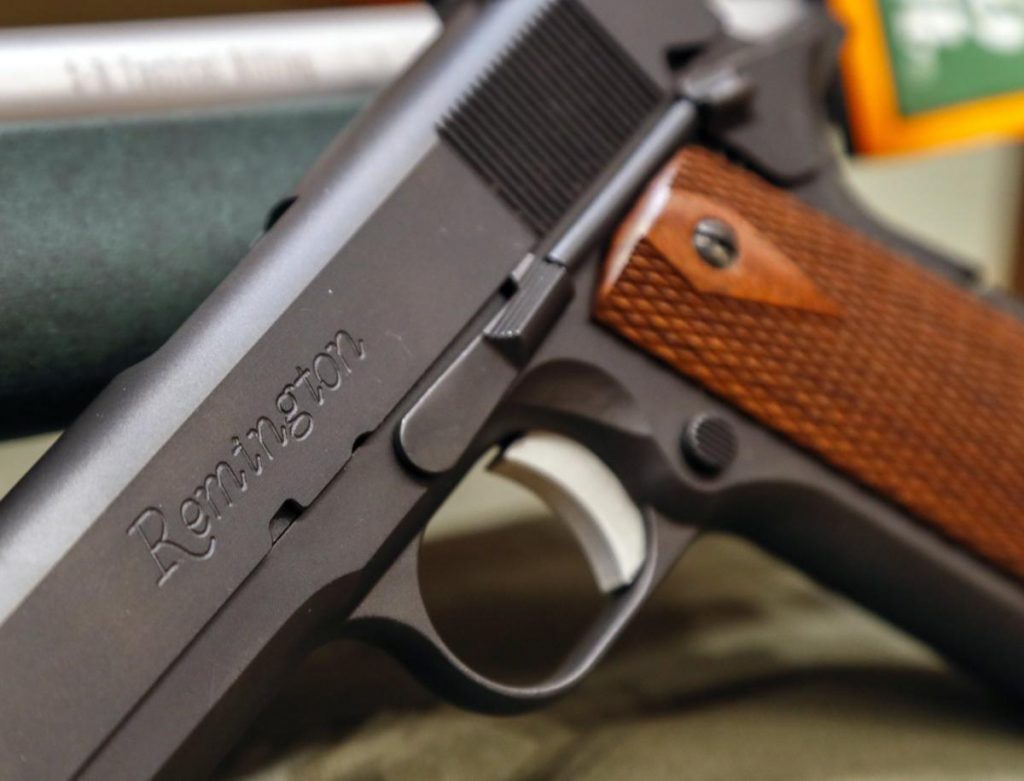Un tribunal acepta que la armera de "Rust" tenga pistola para defensa propia