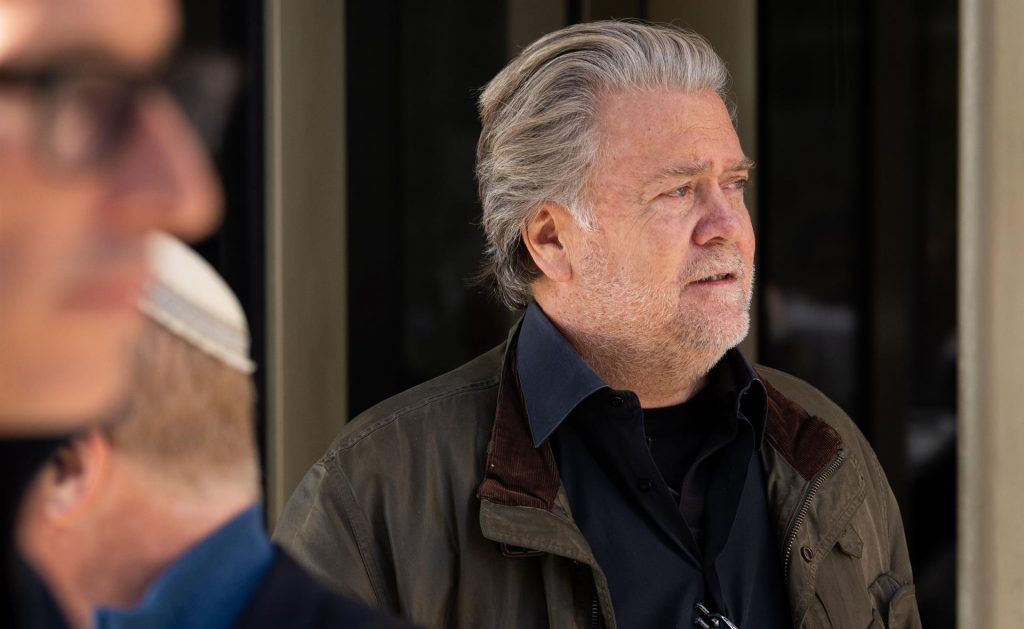 Abogados demandan a Steve Bannon por impago de honorarios