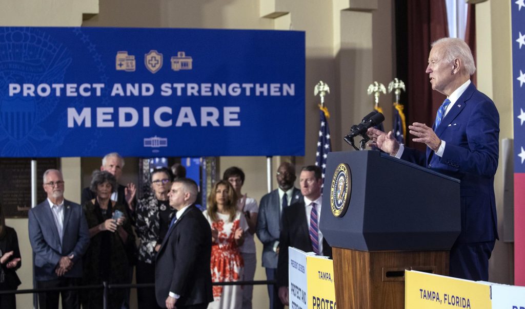 Biden promete en Florida impedir recortes a la sanidad pública y pidió a republicanos trabajar juntos